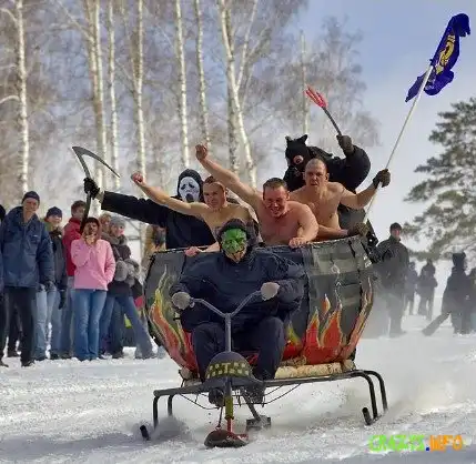 Пока зима немного жжот, кататься все идём на лёд