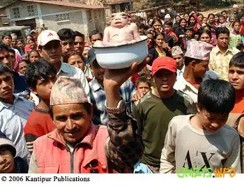 Младенец рожденный в Dolakha