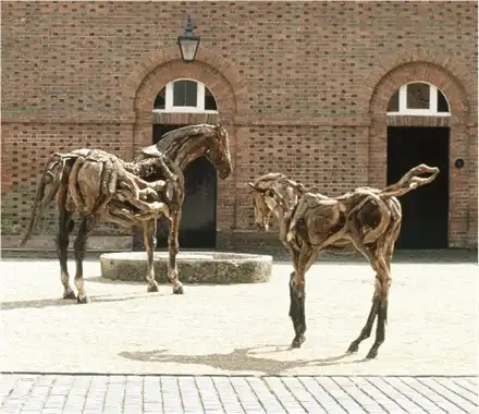 Лошади из деревьев