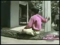 Мальчик катается на удаве !