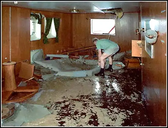 Корабль и шторм