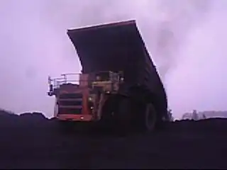 БелАЗ на разгрузке