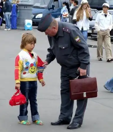 Мальчугана едва не изнасиловали в отделении милиции