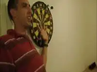 Опасная игра в дартс