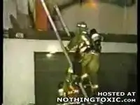 Вот что бывает, когда не держишь лестницу