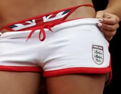 Футбольные фанатки разных стран мира