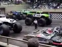 Бигфут повредил гоночную трассу