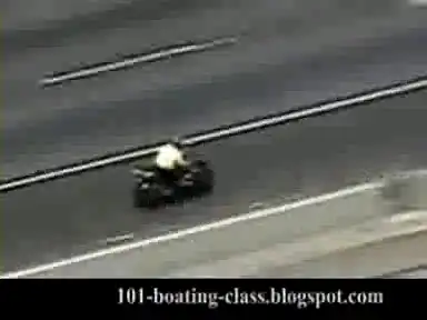 Падение мотоциклиста.