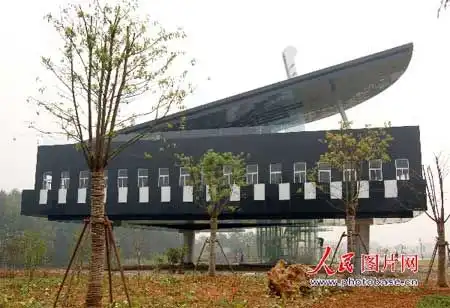 Дом-рояль со скрипкой.(3 фото)