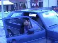 Чел нажрался в стельку. Нельзя так пить