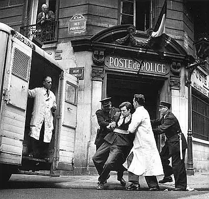 Белые стены..