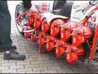 Мотоцикл сделан из 24 бензопил