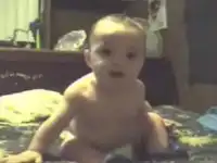 Джеффри учится сидеть