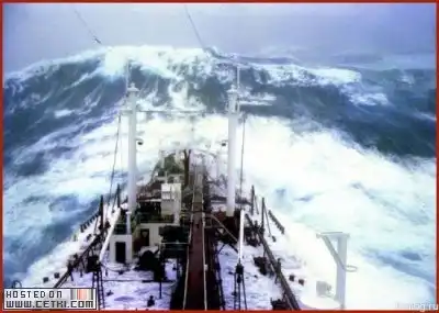 Судно в 9ти бальный шторм.
