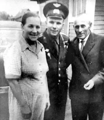 Он сказал: "Поехали"... (Ко Дню космонавтики)