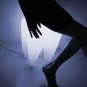 Зуб-лампа-табурет – интересное дизайнерское решение