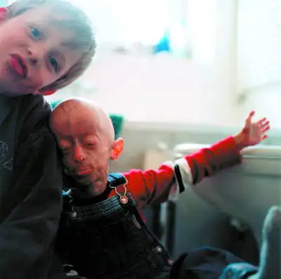 Ребенок превратился в старца.