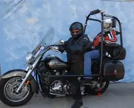 Придумана клетка для пассажира мотоцикла