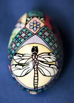 Американские штаты покрасили яйца.