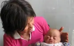 Крестьянка родила "инопланетянина", больницы отказались его принять