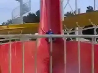 Девочка против решетки