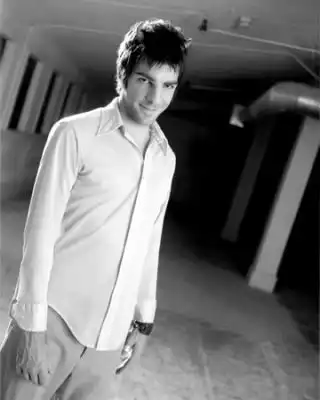 Закари Куинто.