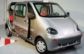 Автомобиль заправят воздухом