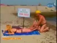 Стеб над девушками на пляже