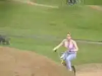 Девушка столкнулась с машинкой