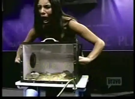 Испугали девушку