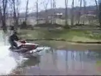 На снегоходах по воде - плохая идея