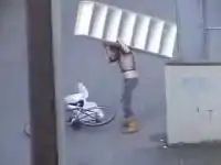 Обдолбился и несет шкаф