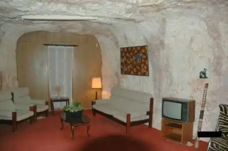 Как думаете куда ведет эта дыра?