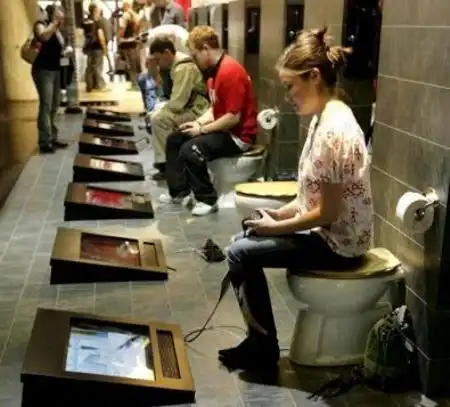 Любопытная инсталяция в Лейпциге :)