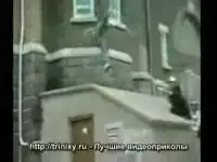 Неудачно съехал на скейтборде с крыши