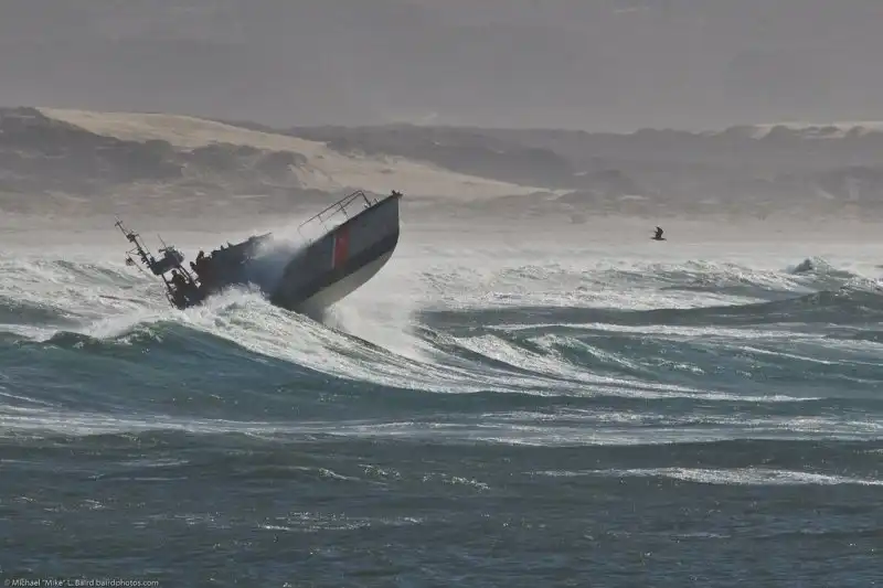 Шторм завораживает своей силой и красотой