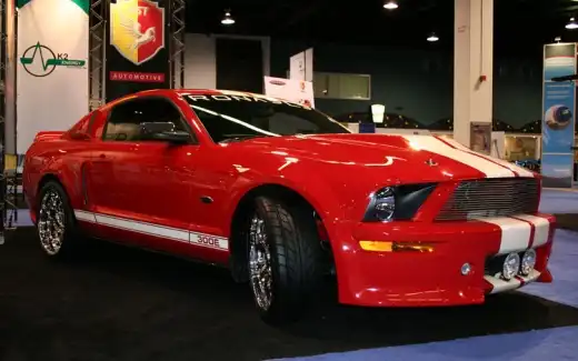 «Мускулистые» электромобили Mustang 300E и Shelby Cobra EV300