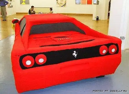 Вязать шарфы не интересно, а вот Ferrari