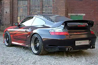 Непохожие близнецы Volkswagen Touareg и Porsche 911 Turbo