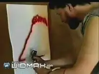 Рисует кровью