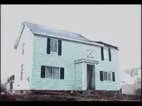 Дом против экскаватора