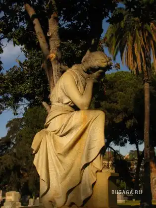 Статуи и памятники