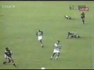 Молния поразила футболистов прямо на футбольном поле.