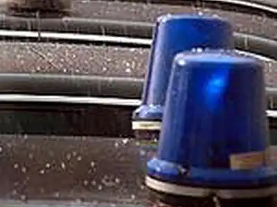 Автомобилисты проучили черные авто с мигалками