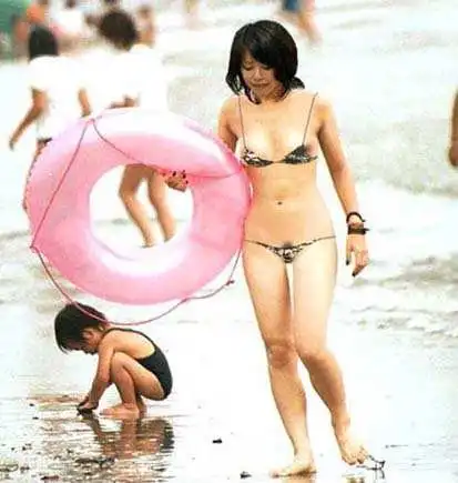 Лето, море, японский пляж