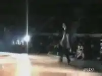 Брейкдансер нокаутировал сам себя