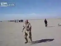 Морпех убегает от верблюда