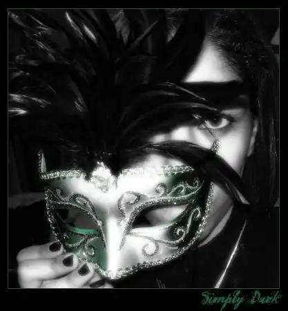 Под маской лжи...