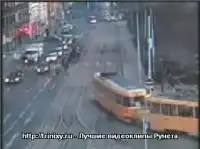 Жесть. Трамвай въехал в толпу