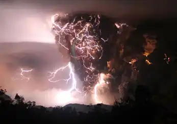 2в1: Гроза и извержение вулкана